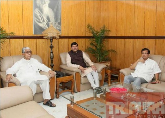 Union Minister Kundariya visits Tripura, meets CM